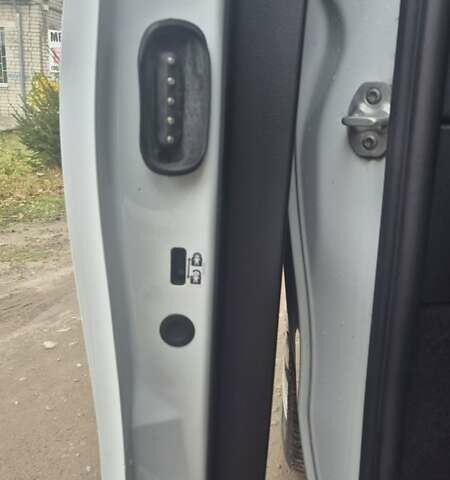 Белый Мерседес Вито, объемом двигателя 2 л и пробегом 310 тыс. км за 30900 $, фото 33 на Automoto.ua