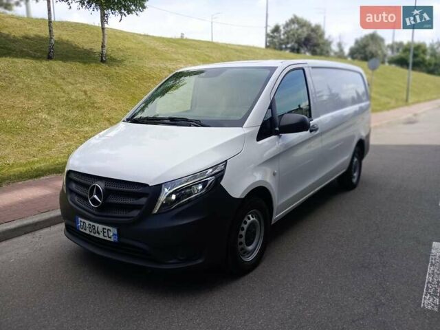 Белый Мерседес Вито, объемом двигателя 2 л и пробегом 225 тыс. км за 23950 $, фото 87 на Automoto.ua