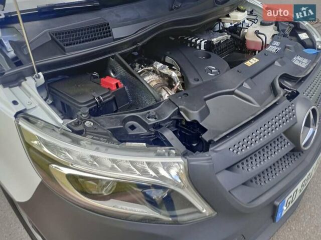 Белый Мерседес Вито, объемом двигателя 2 л и пробегом 225 тыс. км за 23950 $, фото 78 на Automoto.ua