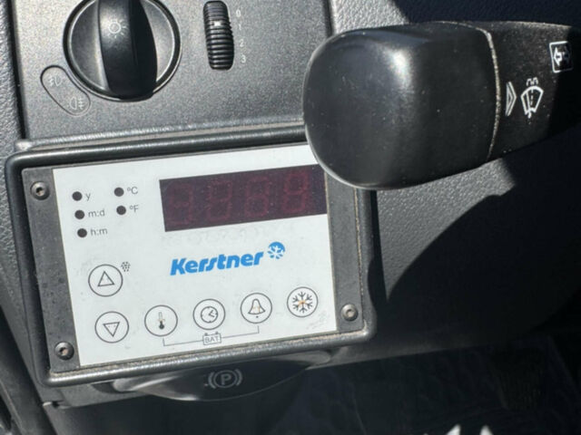 Белый Мерседес Вито, объемом двигателя 2.14 л и пробегом 450 тыс. км за 14500 $, фото 9 на Automoto.ua