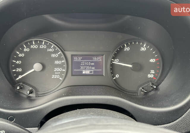 Белый Мерседес Вито, объемом двигателя 1.6 л и пробегом 305 тыс. км за 16900 $, фото 19 на Automoto.ua
