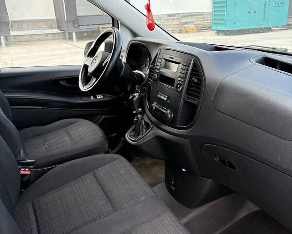 Мерседес Вито 2016 в Киеве на Automoto.ua Белый Мерседес Вито, объемом двигателя 1.6 л и пробегом 572 тыс. км за 12500 $, фото 17 на Automoto.ua