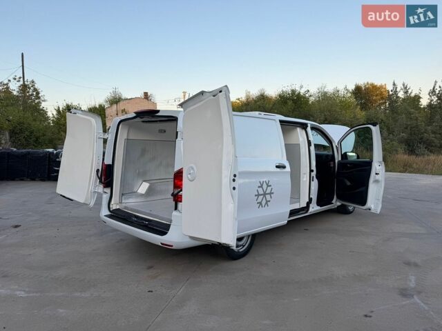 Білий Мерседес Віто, об'ємом двигуна 2.2 л та пробігом 195 тис. км за 22500 $, фото 18 на Automoto.ua