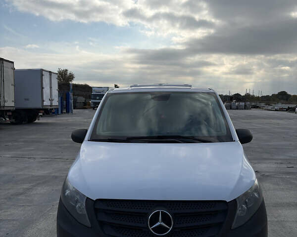 Мерседес Вито 2016 в Киеве на Automoto.ua Белый Мерседес Вито, объемом двигателя 1.6 л и пробегом 572 тыс. км за 12500 $, фото 5 на Automoto.ua