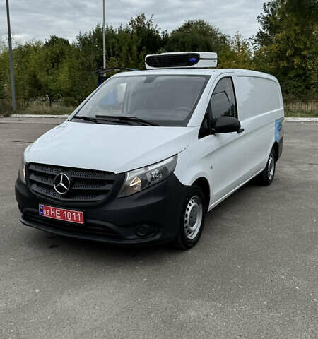Белый Мерседес Вито, объемом двигателя 1.6 л и пробегом 305 тыс. км за 16900 $, фото 36 на Automoto.ua