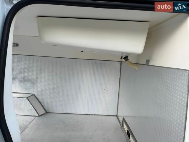 Білий Мерседес Віто, об'ємом двигуна 2.2 л та пробігом 195 тис. км за 22500 $, фото 40 на Automoto.ua