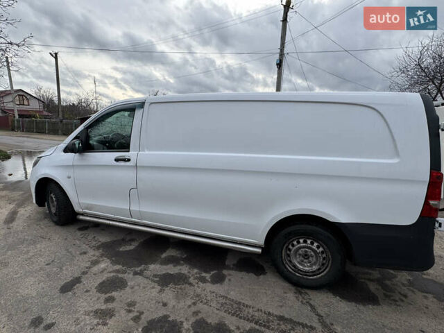 Белый Мерседес Вито, объемом двигателя 1.6 л и пробегом 380 тыс. км за 13000 $, фото 2 на Automoto.ua