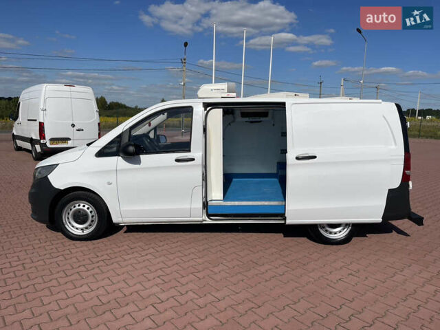 Білий Мерседес Віто, об'ємом двигуна 2.1 л та пробігом 256 тис. км за 18900 $, фото 4 на Automoto.ua