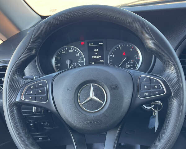 Белый Мерседес Вито, объемом двигателя 2.1 л и пробегом 256 тыс. км за 18900 $, фото 29 на Automoto.ua