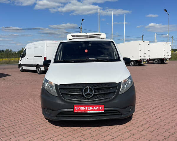 Белый Мерседес Вито, объемом двигателя 2.1 л и пробегом 256 тыс. км за 18900 $, фото 2 на Automoto.ua