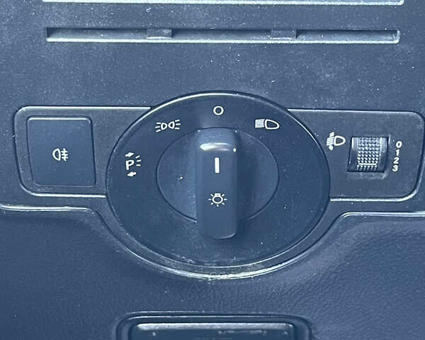 Білий Мерседес Віто, об'ємом двигуна 2.1 л та пробігом 256 тис. км за 18900 $, фото 28 на Automoto.ua
