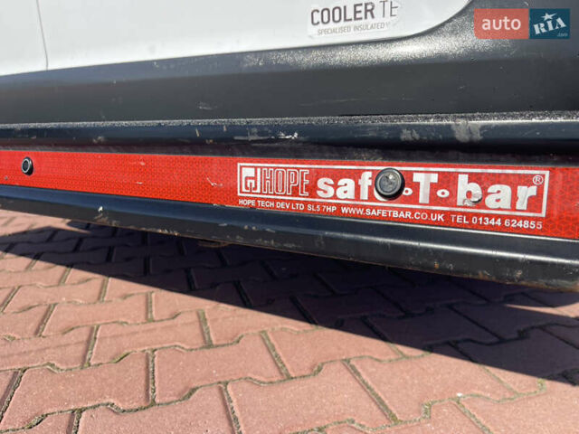 Белый Мерседес Вито, объемом двигателя 2.1 л и пробегом 256 тыс. км за 18900 $, фото 20 на Automoto.ua