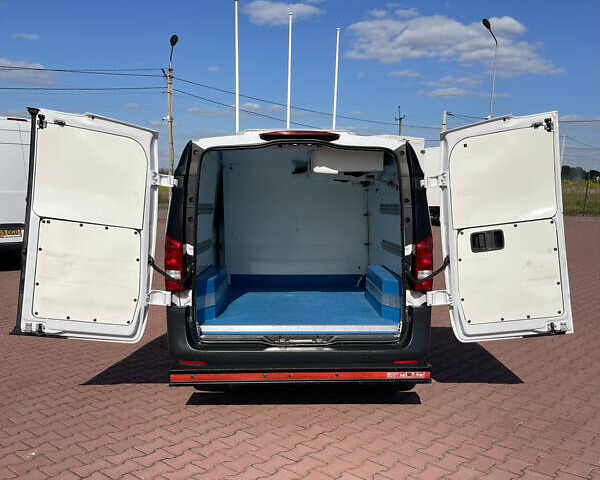 Белый Мерседес Вито, объемом двигателя 2.1 л и пробегом 256 тыс. км за 18900 $, фото 18 на Automoto.ua