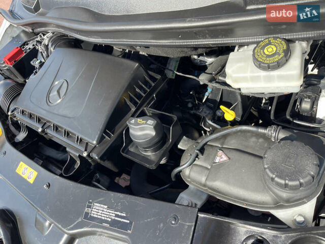 Белый Мерседес Вито, объемом двигателя 2.1 л и пробегом 256 тыс. км за 18900 $, фото 5 на Automoto.ua