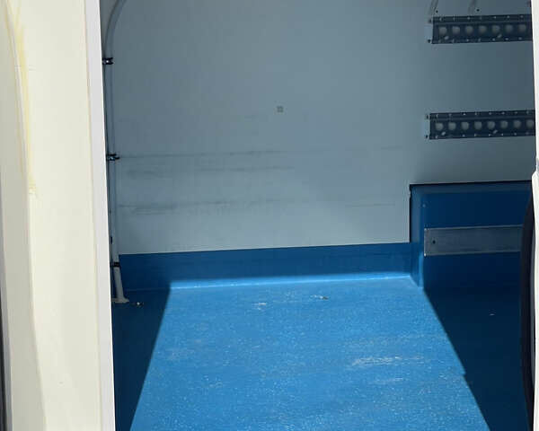 Белый Мерседес Вито, объемом двигателя 2.1 л и пробегом 256 тыс. км за 18900 $, фото 11 на Automoto.ua