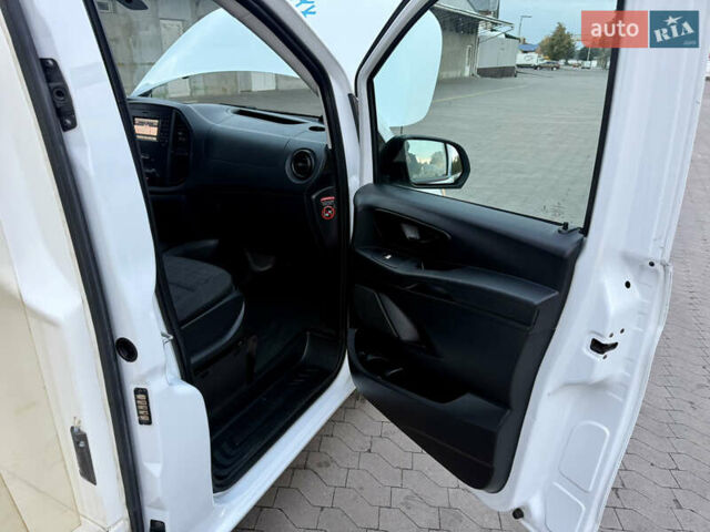 Белый Мерседес Вито, объемом двигателя 2.2 л и пробегом 235 тыс. км за 21800 $, фото 31 на Automoto.ua