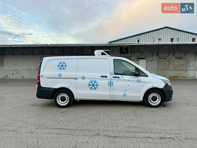 Белый Мерседес Вито, объемом двигателя 2.2 л и пробегом 235 тыс. км за 21800 $, фото 9 на Automoto.ua