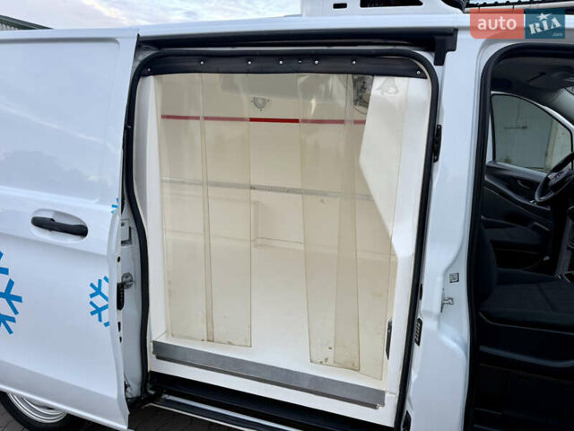 Белый Мерседес Вито, объемом двигателя 2.2 л и пробегом 235 тыс. км за 21800 $, фото 35 на Automoto.ua