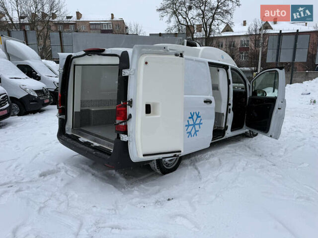 Білий Мерседес Віто, об'ємом двигуна 2.2 л та пробігом 248 тис. км за 21300 $, фото 13 на Automoto.ua