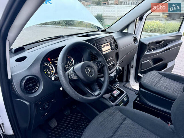 Белый Мерседес Вито, объемом двигателя 2.2 л и пробегом 235 тыс. км за 21800 $, фото 23 на Automoto.ua