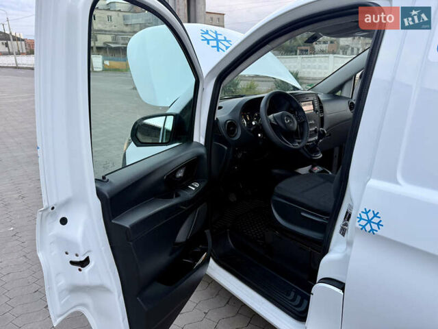 Белый Мерседес Вито, объемом двигателя 2.2 л и пробегом 235 тыс. км за 21800 $, фото 21 на Automoto.ua