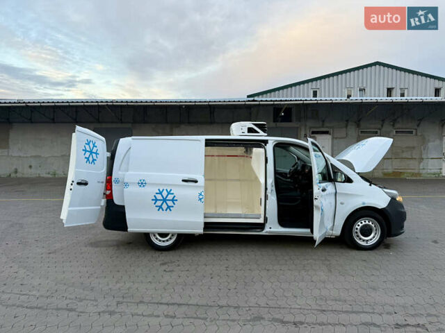 Белый Мерседес Вито, объемом двигателя 2.2 л и пробегом 235 тыс. км за 21800 $, фото 18 на Automoto.ua