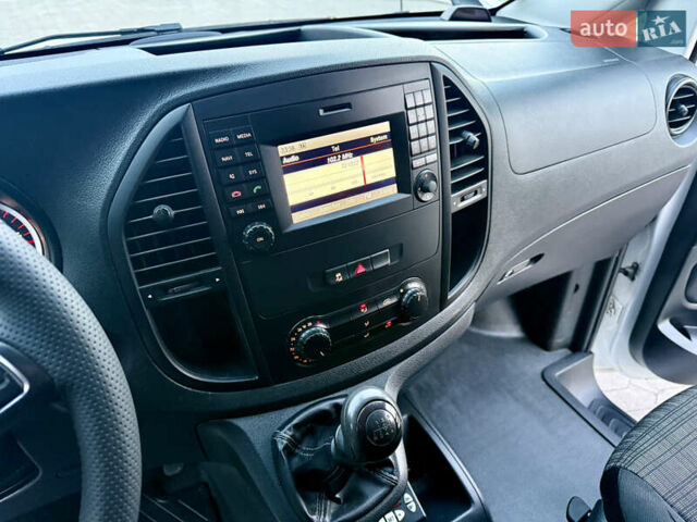 Белый Мерседес Вито, объемом двигателя 2.2 л и пробегом 235 тыс. км за 21800 $, фото 27 на Automoto.ua