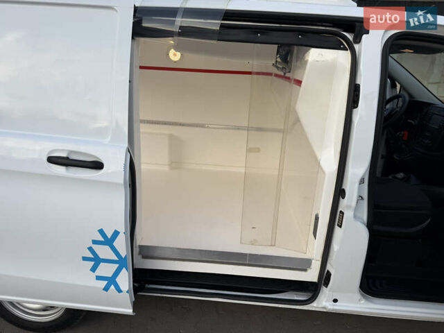 Белый Мерседес Вито, объемом двигателя 2.2 л и пробегом 225 тыс. км за 22900 $, фото 36 на Automoto.ua