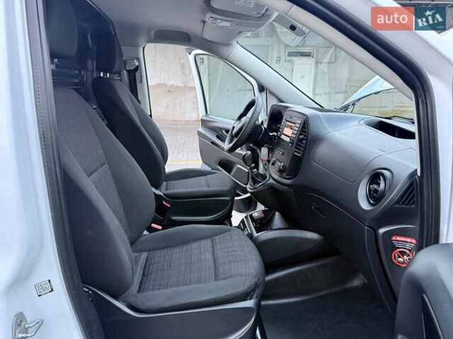 Белый Мерседес Вито, объемом двигателя 2.2 л и пробегом 235 тыс. км за 21800 $, фото 34 на Automoto.ua