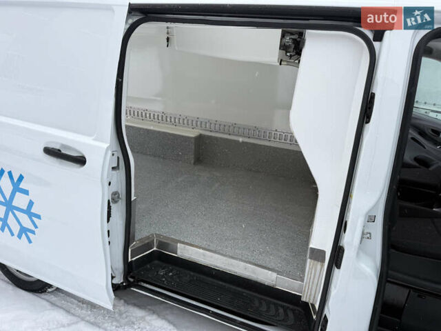 Білий Мерседес Віто, об'ємом двигуна 2.2 л та пробігом 248 тис. км за 21300 $, фото 15 на Automoto.ua
