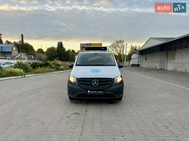 Белый Мерседес Вито, объемом двигателя 2.2 л и пробегом 235 тыс. км за 21800 $, фото 1 на Automoto.ua