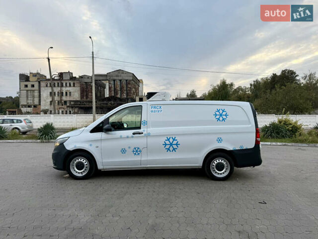 Белый Мерседес Вито, объемом двигателя 2.2 л и пробегом 235 тыс. км за 21800 $, фото 3 на Automoto.ua