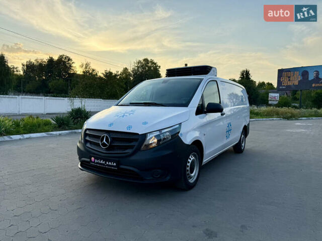 Белый Мерседес Вито, объемом двигателя 2.2 л и пробегом 225 тыс. км за 22900 $, фото 1 на Automoto.ua