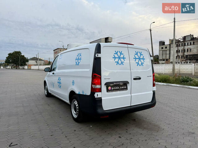 Белый Мерседес Вито, объемом двигателя 2.2 л и пробегом 235 тыс. км за 21800 $, фото 5 на Automoto.ua