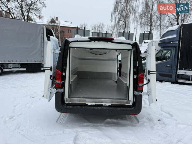 Білий Мерседес Віто, об'ємом двигуна 2.2 л та пробігом 248 тис. км за 21300 $, фото 12 на Automoto.ua