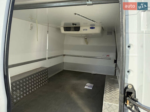 Білий Мерседес Віто, об'ємом двигуна 2.2 л та пробігом 180 тис. км за 24000 $, фото 7 на Automoto.ua