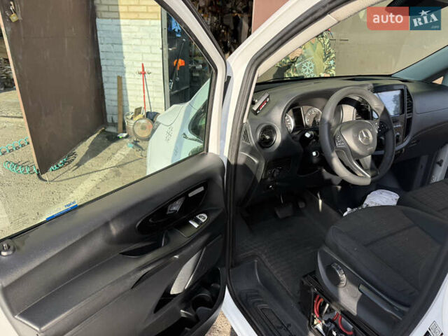 Білий Мерседес Віто, об'ємом двигуна 2.2 л та пробігом 180 тис. км за 24000 $, фото 4 на Automoto.ua