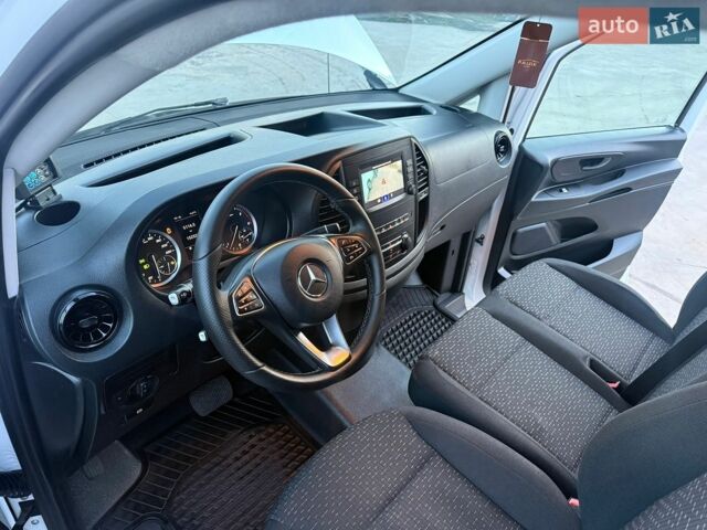 Белый Мерседес Вито, объемом двигателя 2 л и пробегом 152 тыс. км за 29900 $, фото 22 на Automoto.ua