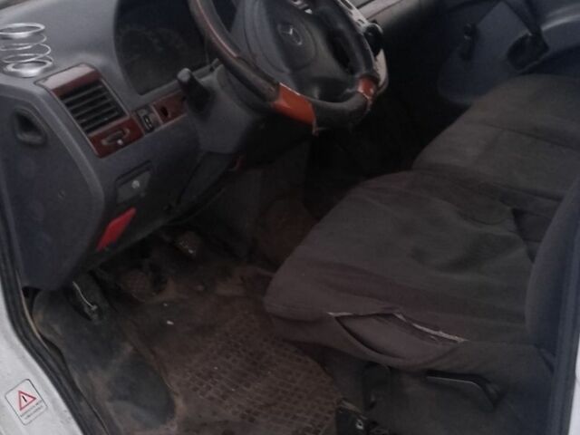 Белый Мерседес Вито, объемом двигателя 2.2 л и пробегом 56 тыс. км за 1500 $, фото 2 на Automoto.ua