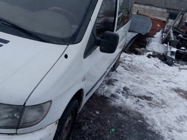 Белый Мерседес Вито, объемом двигателя 2.2 л и пробегом 56 тыс. км за 1500 $, фото 5 на Automoto.ua