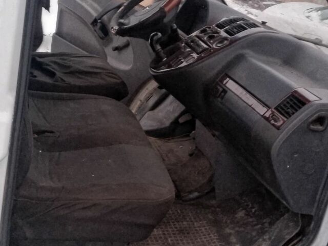 Белый Мерседес Вито, объемом двигателя 2.2 л и пробегом 56 тыс. км за 1500 $, фото 1 на Automoto.ua