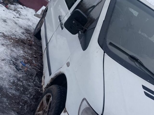 Белый Мерседес Вито, объемом двигателя 2.2 л и пробегом 56 тыс. км за 1500 $, фото 3 на Automoto.ua