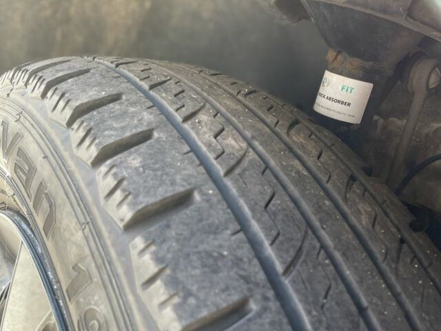 Белый Мерседес Вито, объемом двигателя 2.2 л и пробегом 585 тыс. км за 2597 $, фото 5 на Automoto.ua