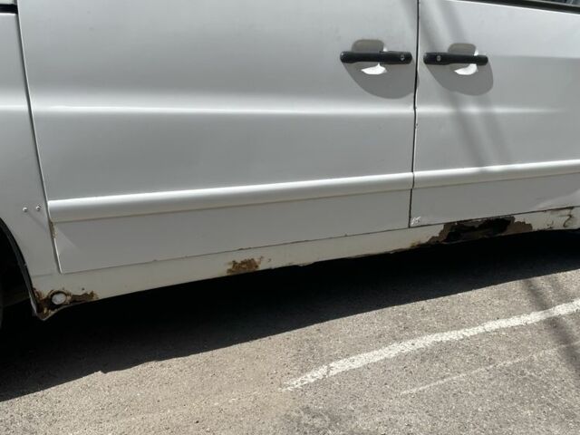 Белый Мерседес Вито, объемом двигателя 2.2 л и пробегом 585 тыс. км за 2597 $, фото 9 на Automoto.ua