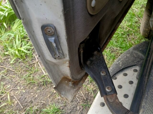 Белый Мерседес Вито, объемом двигателя 2.1 л и пробегом 347 тыс. км за 6200 $, фото 12 на Automoto.ua