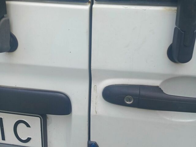 Белый Мерседес Вито, объемом двигателя 2.1 л и пробегом 347 тыс. км за 6200 $, фото 7 на Automoto.ua