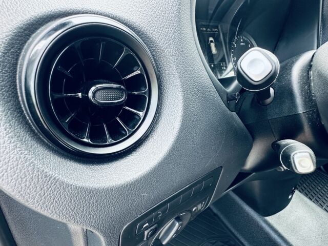 Білий Мерседес Віто, об'ємом двигуна 2.2 л та пробігом 160 тис. км за 29980 $, фото 6 на Automoto.ua