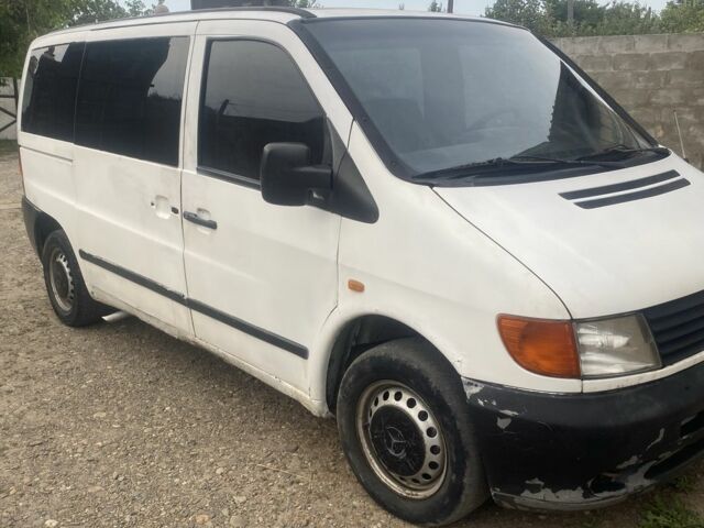 Белый Мерседес Вито, объемом двигателя 2.2 л и пробегом 3 тыс. км за 2000 $, фото 2 на Automoto.ua