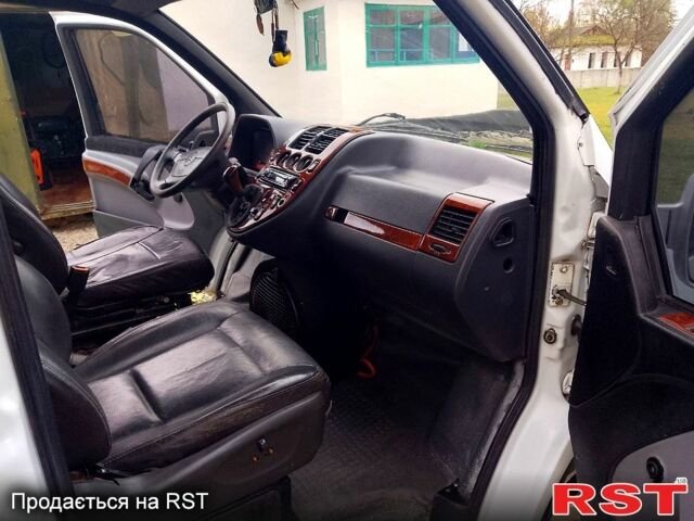 Білий Мерседес Віто, об'ємом двигуна 2.3 л та пробігом 357 тис. км за 3950 $, фото 7 на Automoto.ua