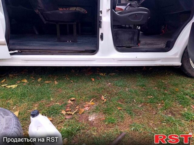 Білий Мерседес Віто, об'ємом двигуна 2.3 л та пробігом 357 тис. км за 3950 $, фото 11 на Automoto.ua